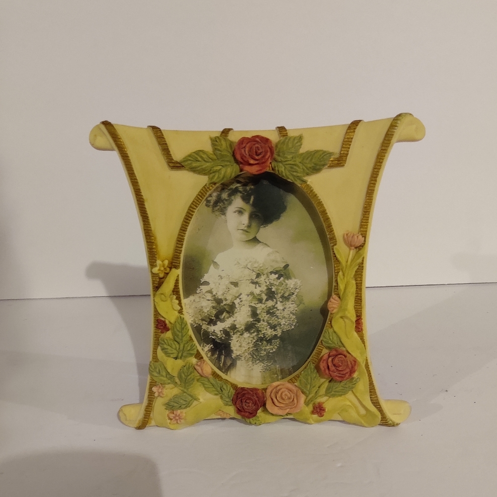 Dezine, Hand Painted Vintage Frames. 6.25x6.25